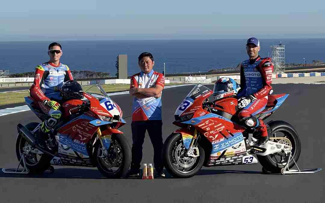 张雪车队这波操作，简直把“逆袭”俩字焊死在了世界机车赛的顶棚上！
 
谁能想到，