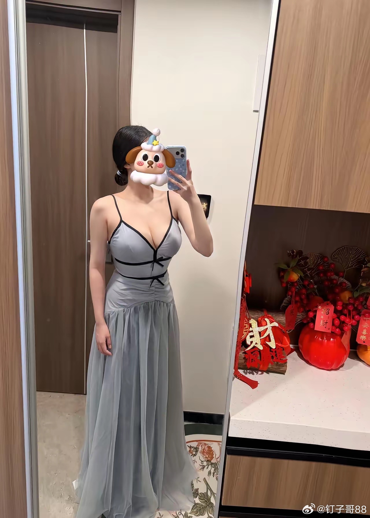 明天即将开盘，这三个方向值得重点关注：一、碳酸锂矿资源板块。该板块经过前期的强势