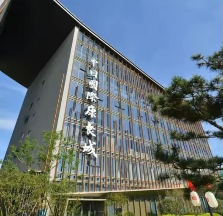 “这是在打所有中国人的脸！”2014年日本人竟然在中国修建起了给日本人养老的康养