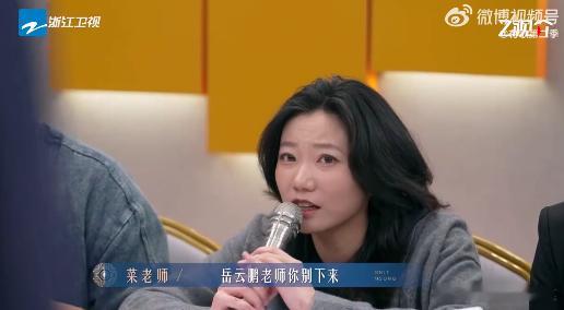 岳云鹏实名羡慕邓佳鑫脸小 哈哈，岳云鹏这羡慕的小心思太明显了！小考后点评邓佳鑫表