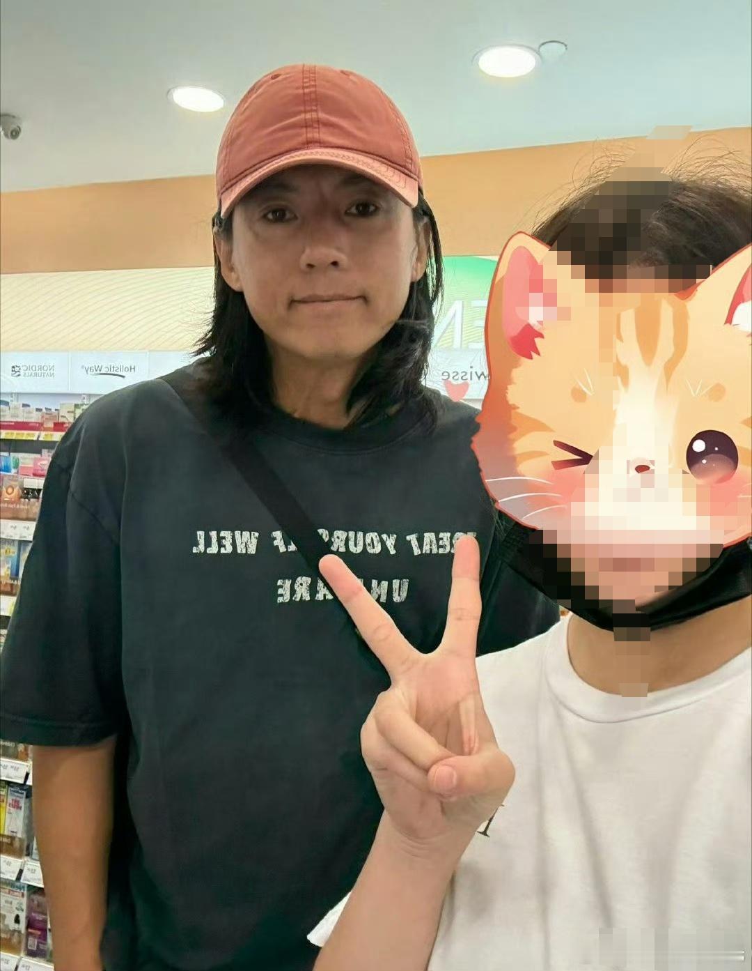 宋宁峰张婉婷带儿子新加坡吃早餐网友在新加坡偶遇宋宁峰张婉婷带儿子吃早餐，一家人幸