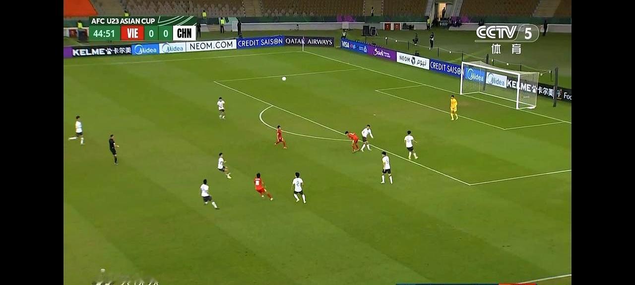 3比0！国足终于把越南打哭
 
控球65%却挂零，教练中场一句“别怕射歪”引爆更