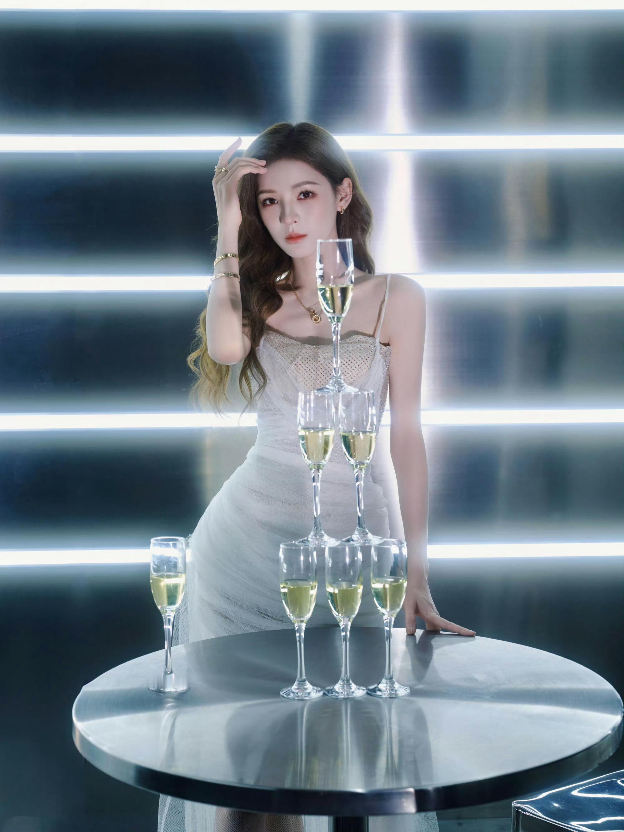 张予曦终于又能看到如此权威的脸了跟你一样洒落人间的星星