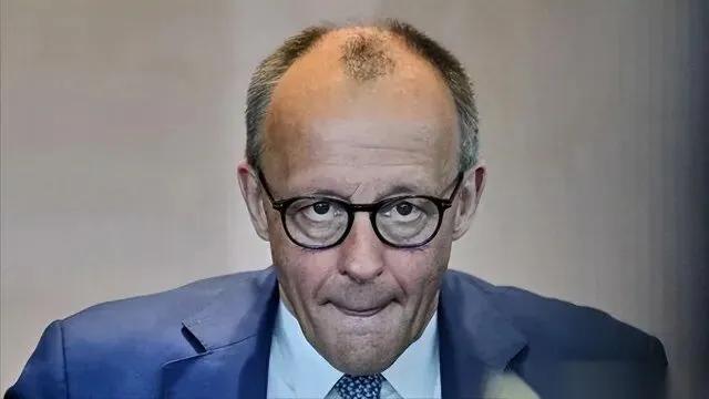 难怪德国总理默茨支持率那么低。在最近的一项调查中，默茨的支持率只有10%，48%
