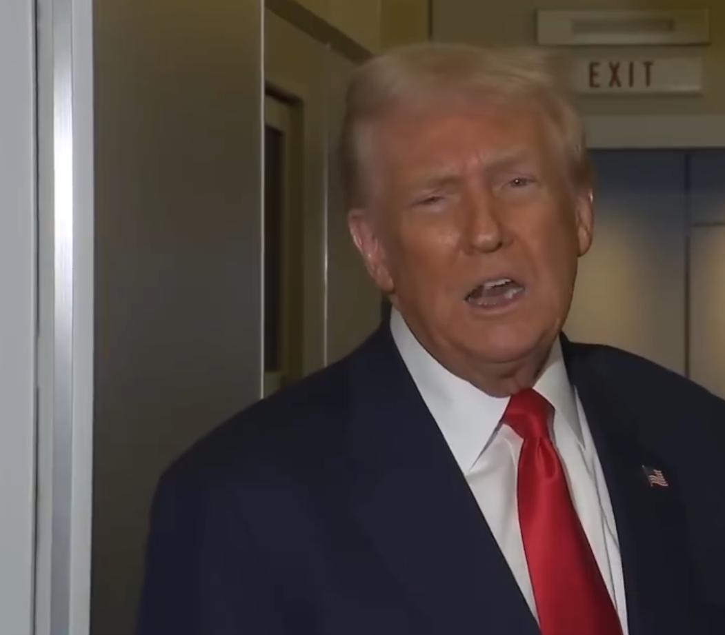 特朗普在回程途中表示：这是一场非常成功、友好的会谈，与中国这样强大的大国就该这么