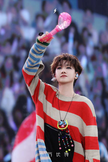 #汪苏泷你好好唱歌演戏我另有人选# 哈哈哈哈哈 你们都欺负泷泷是叭[笑cry] 