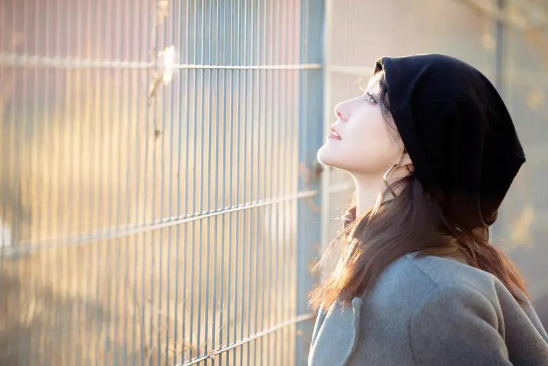 在这个节奏飞快、诱惑满布的世界，多少人为了所谓的“成功”“繁华”“名利”全力以赴