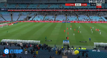 国际足联系列赛半场战罢，国足1-0领先库拉索。本场雨战加上双方均主打防守反击，整