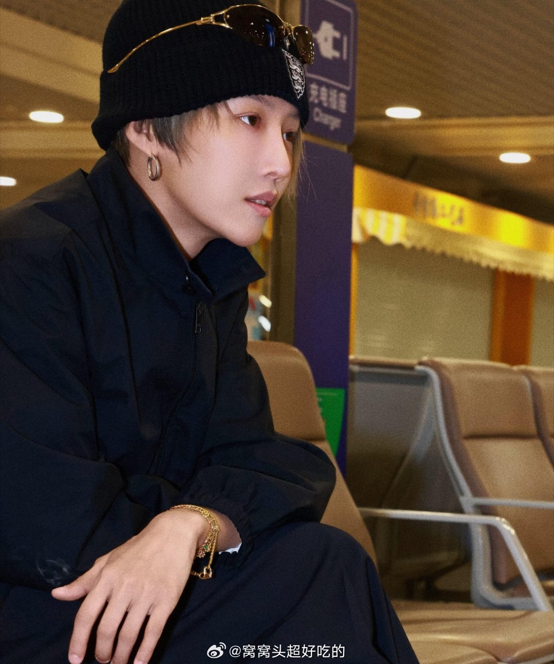 刘雨昕出发英国路透来啦，又美又飒。作为百年奢牌肯迪文首位全球品牌大使，小刘姐将在