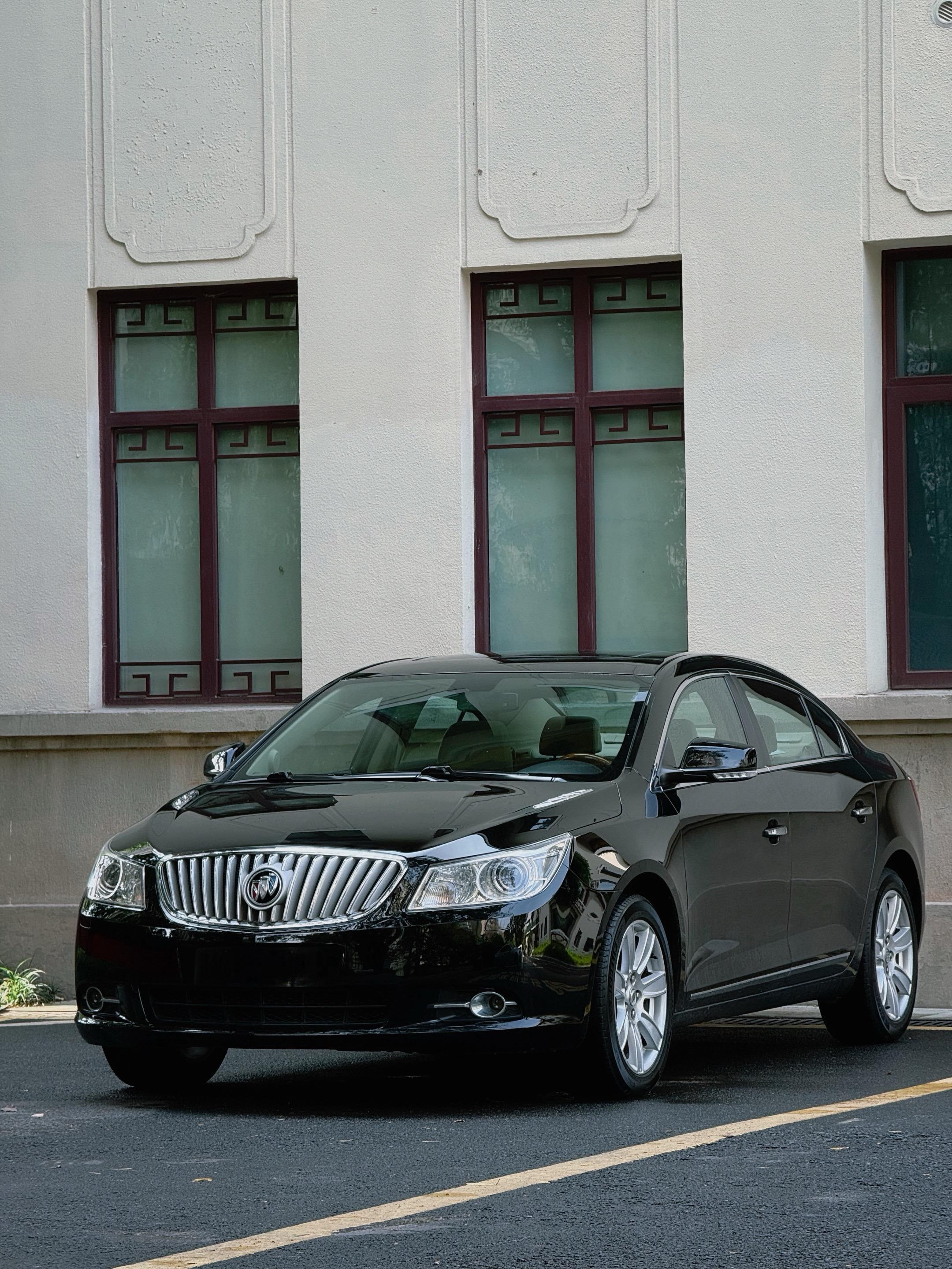 美式豪华 -别克君越。