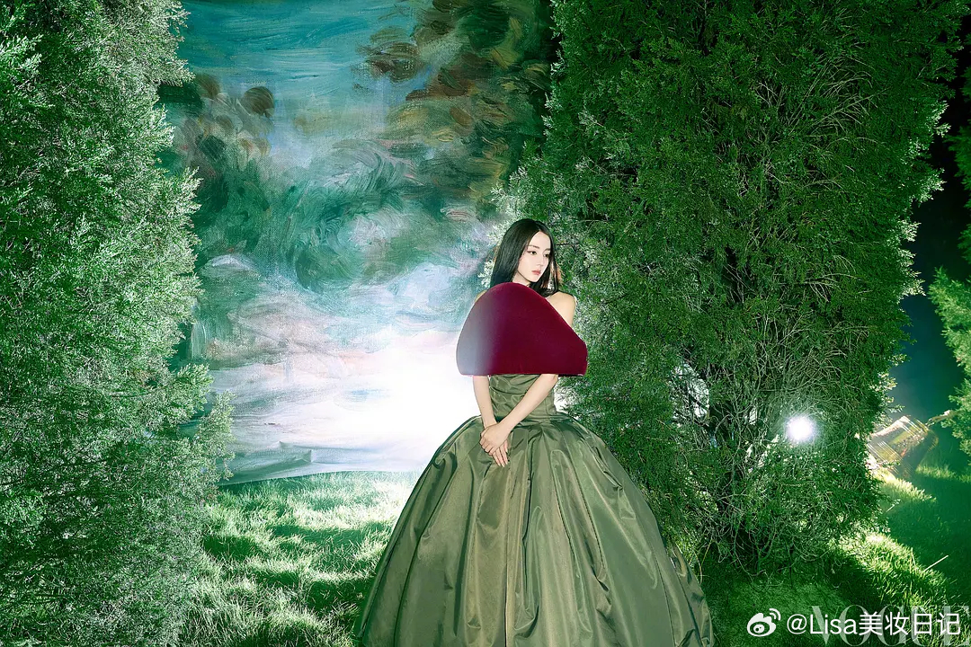 迪丽热巴vogue追加封面迪丽热巴vogue实体三封面 vogue你有品 