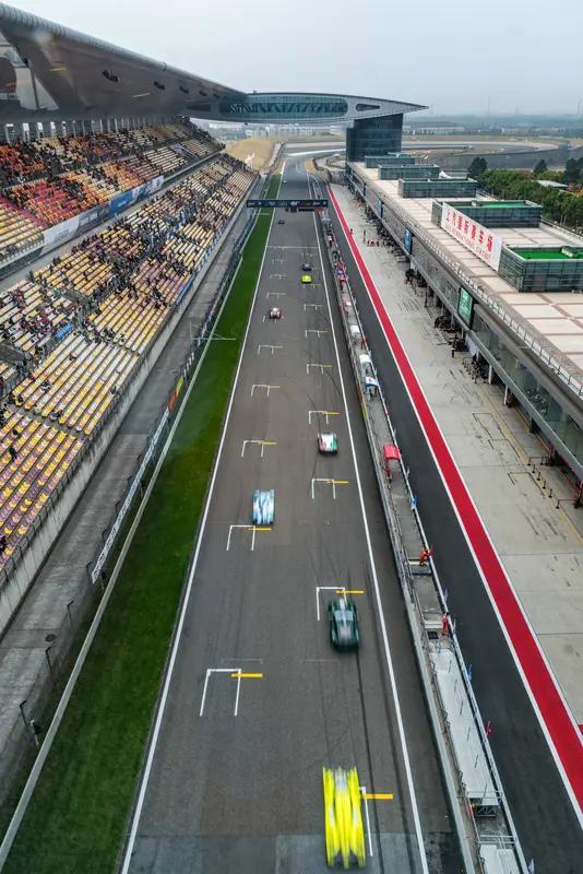 上海赛车场发车环节车祸，这事儿真挺让人意外的。发车阶段本就紧张刺激，稍有差池就容