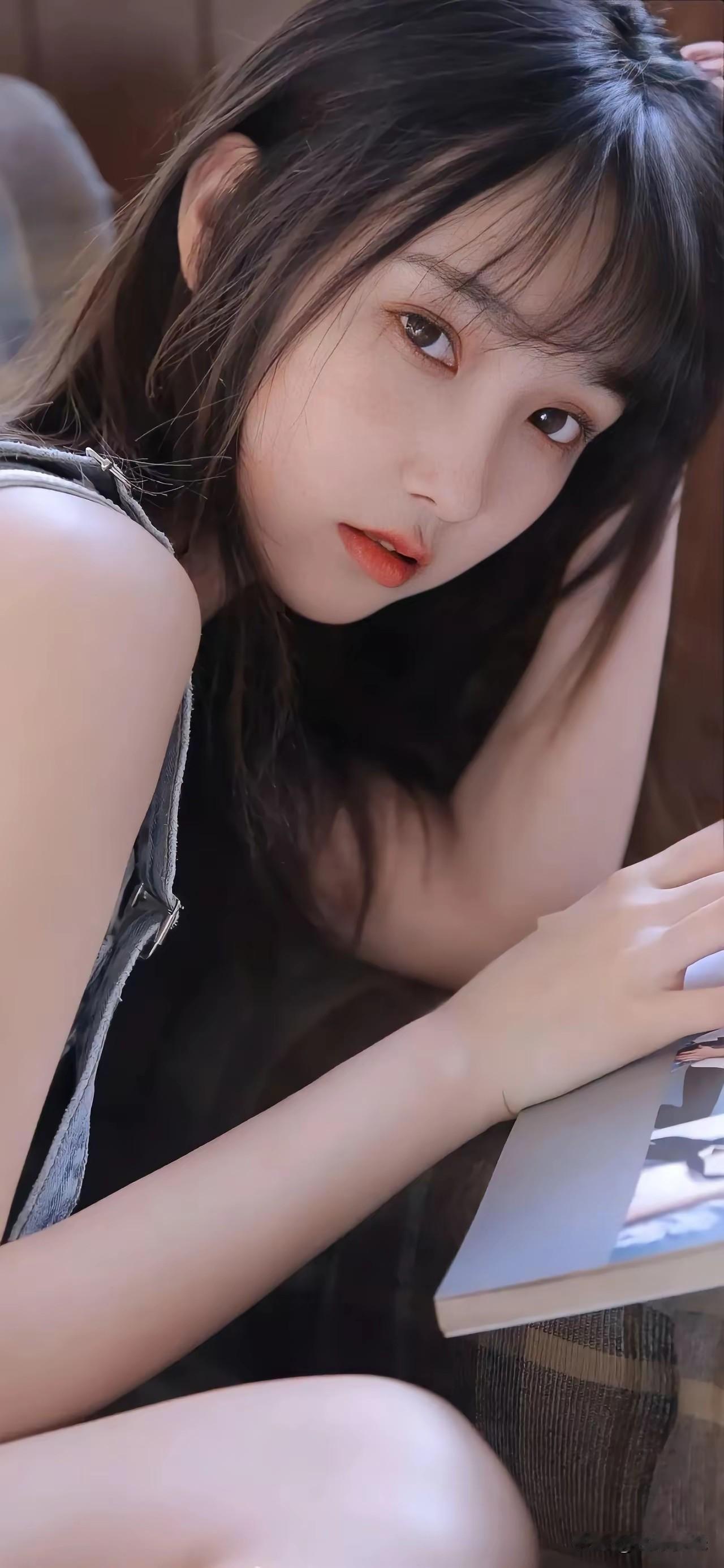 生活告诉女人，
谁都不容易。
而现实告诉女人，
经历不独立，
下场不是被抛弃，就