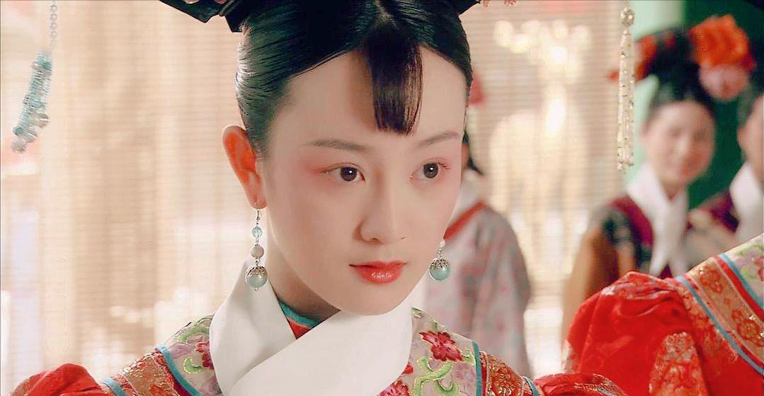 1710年，康熙忙完政务，就让50岁德妃来侍寝。

在清宫里，后妃过了30岁基本