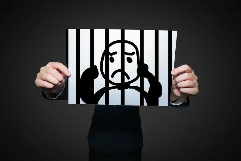上周五，我曾代理过的一名诈骗犯的亲属打来电话，说她去看守所给当事人送换洗衣物，却