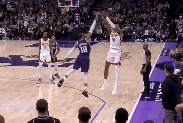 如果2.2s不是绝杀，昨天裁判又一个三分犯规判国王输了 