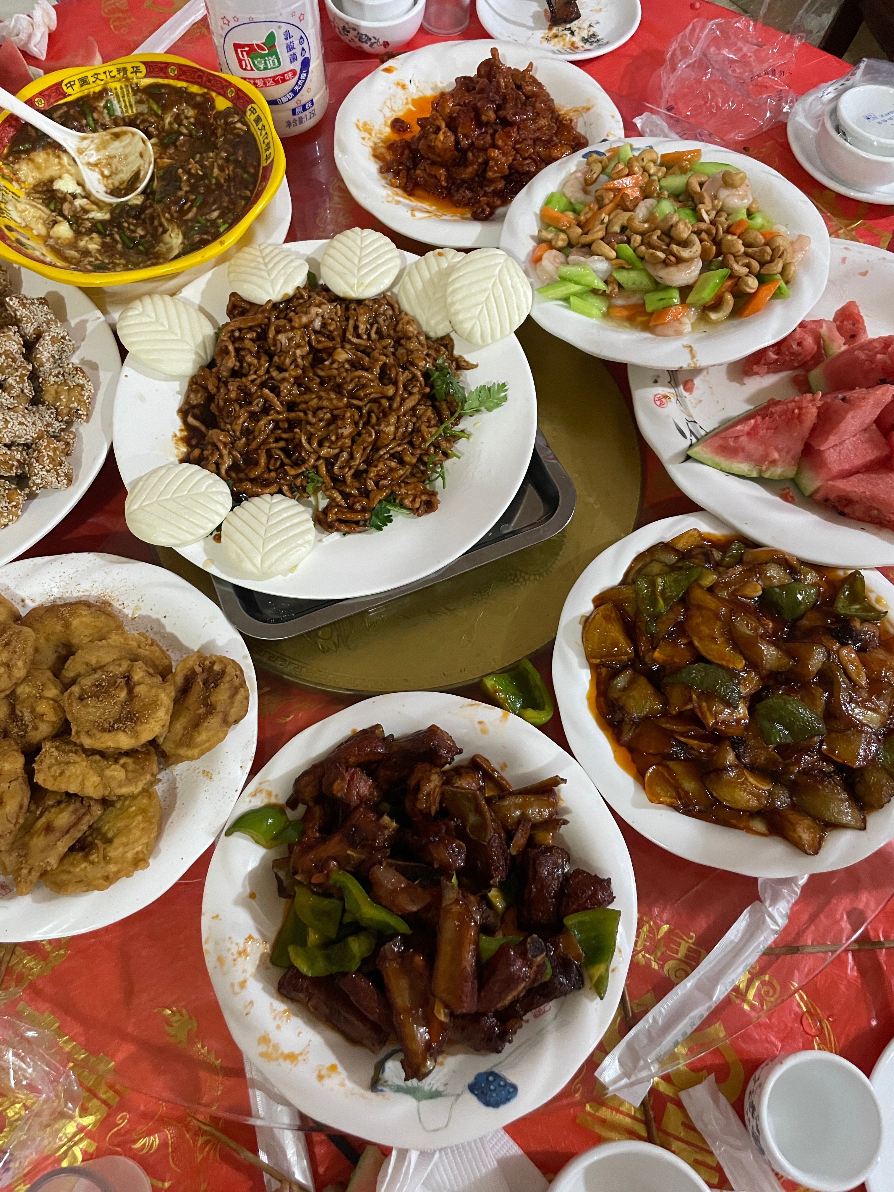 聚餐坐小孩桌太爽了！！！ 