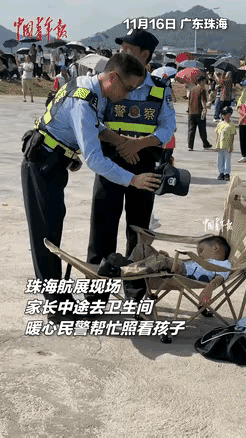 《航展上的暖心一幕：一级警督守护熟睡萌娃》
 
在珠海航展这个举世瞩目的盛会上，