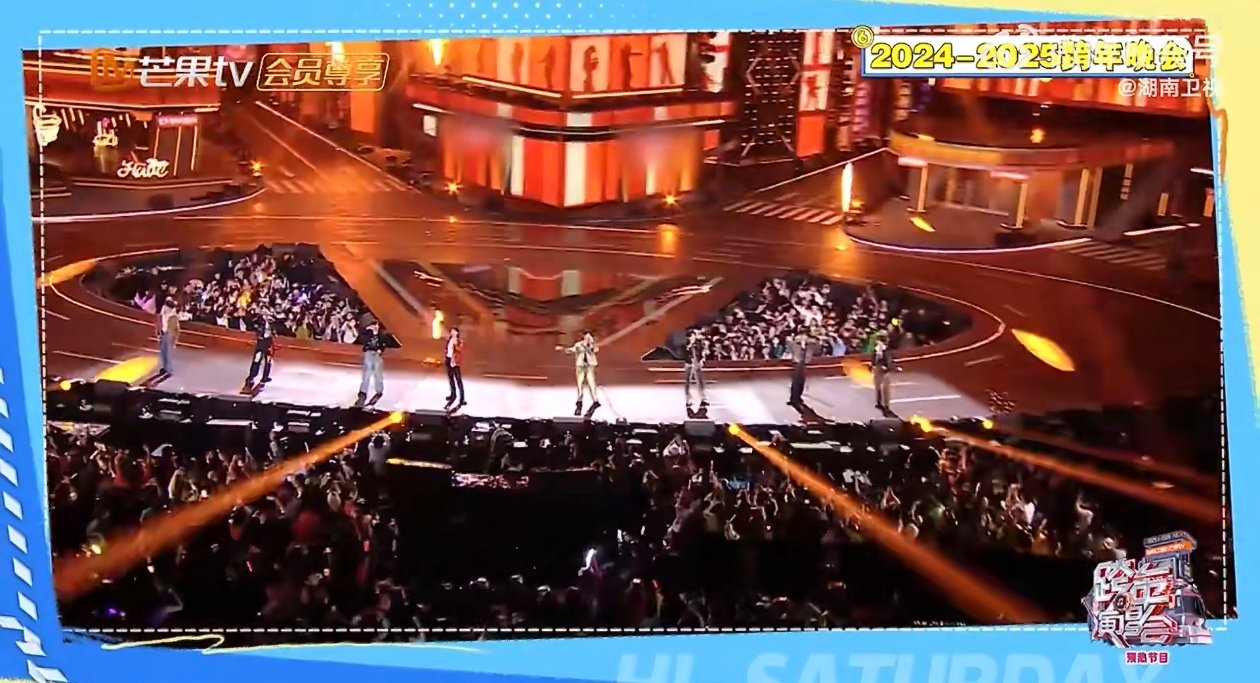 丁程鑫在跨年晚会上想问什么 跨年名场面回顾，播放《我要你管》舞台视频，现场问丁程