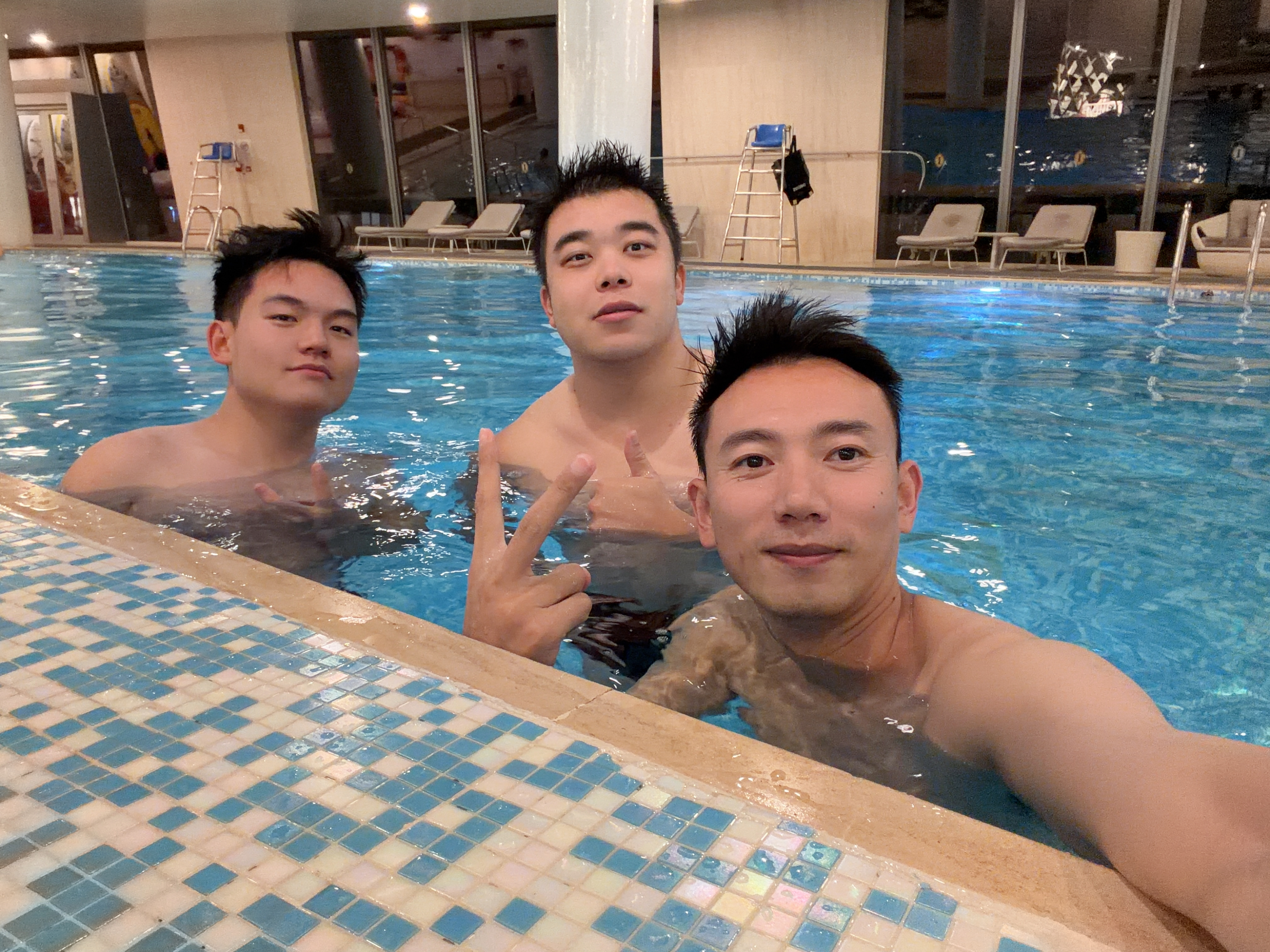 虽然买泳裤磕磕绊绊折腾了几个小时，但结果是好的，这B泳也算是游上了，下次再约！[