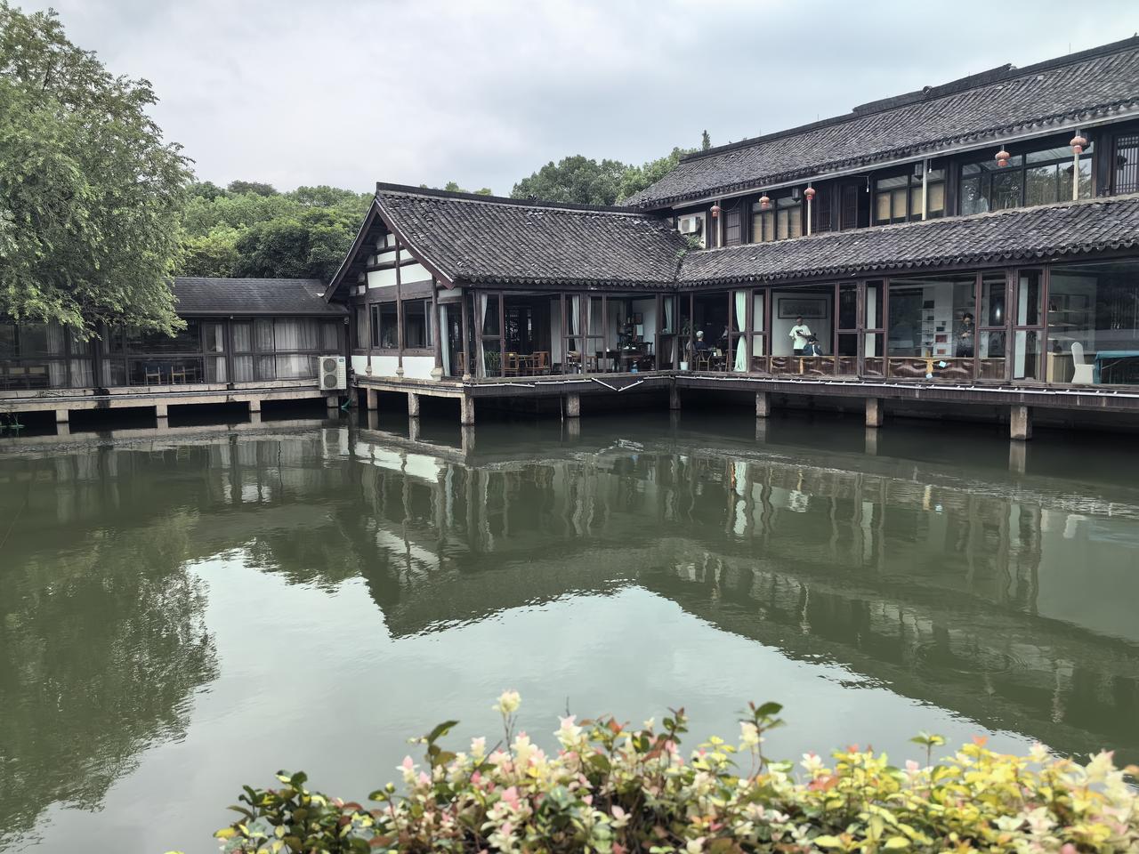 【热评】不过是生活方式的选择而已
因买不起房一家四口开房车旅居近2年

“因买不