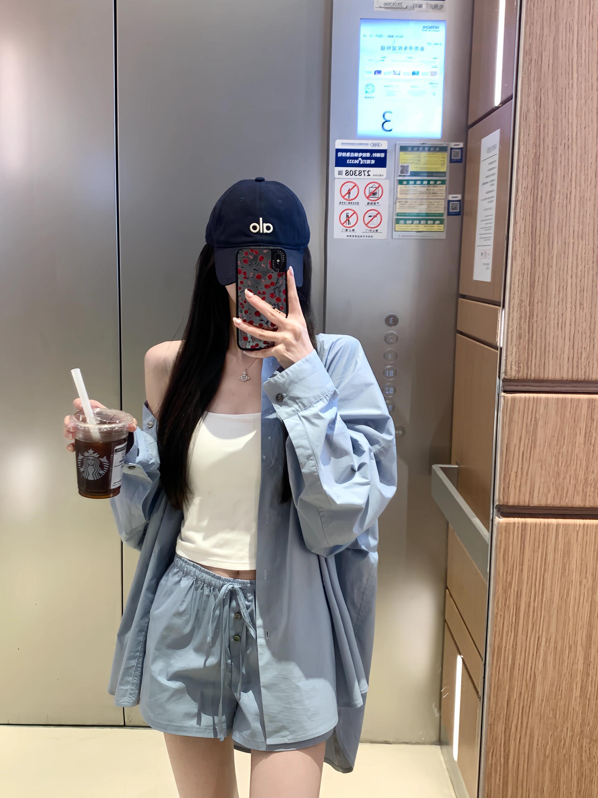 大学生喜爱内容共创计划我的元气假期清爽浅蓝色套装夏日OOTD上线啦！🕶️宽松防