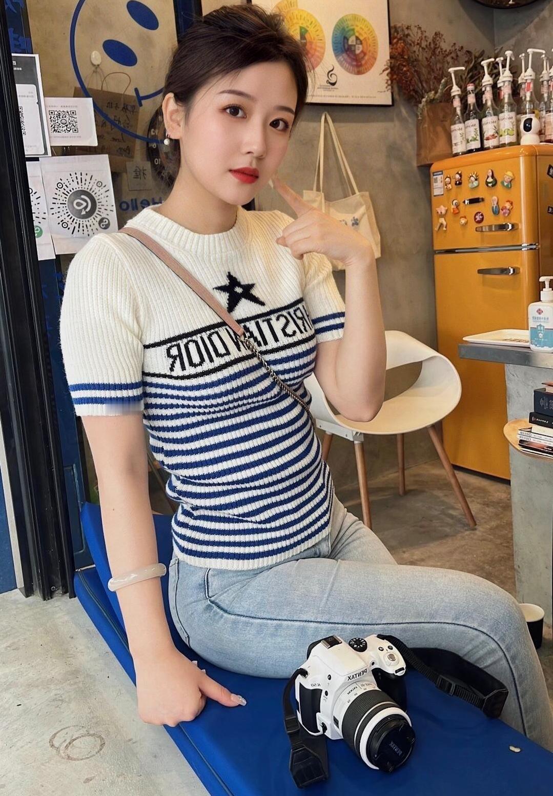 今日街拍，大家好像都很喜欢这个美女