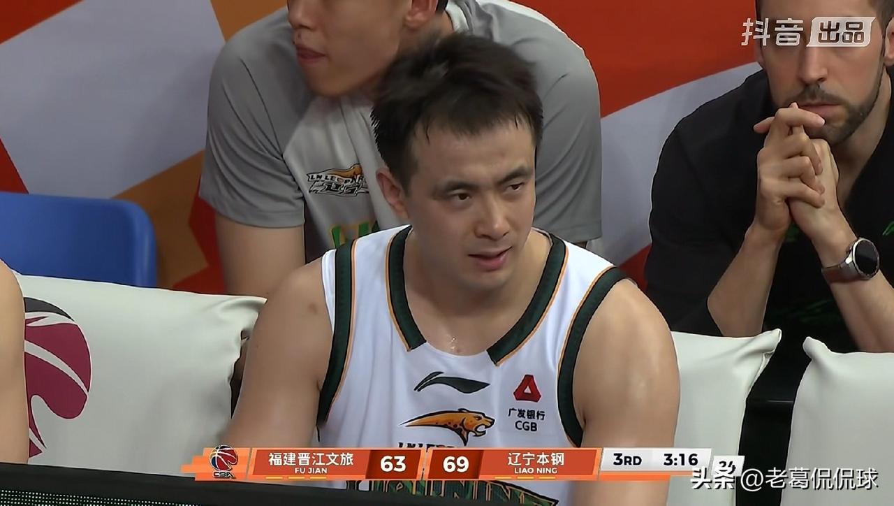 辽宁本钢当家控卫赵继伟真是让人既爱又恨！在今天辽宁本钢客场以102：94战胜福建