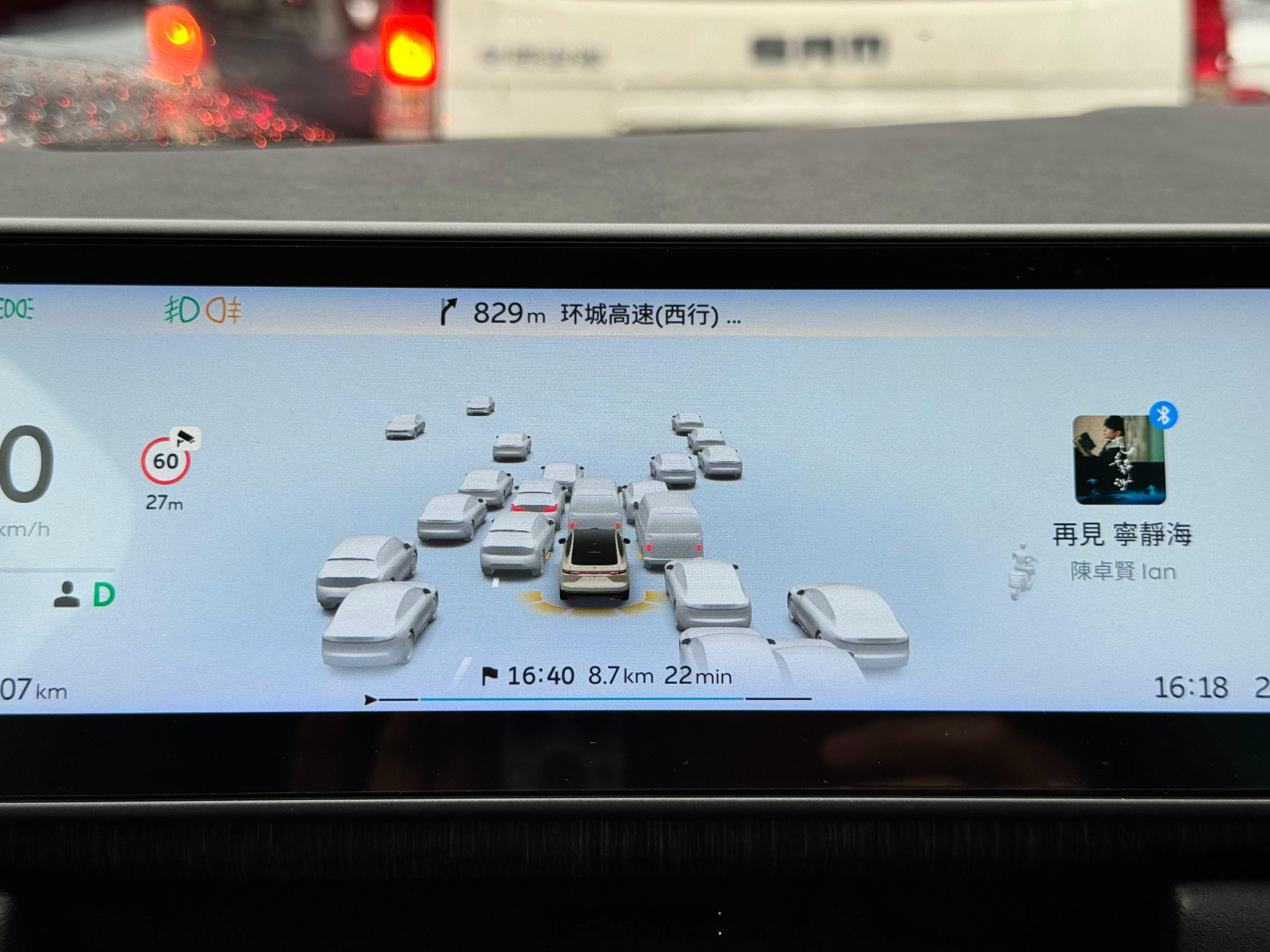 堵在科韵路[生病]被车包围住了20分钟一动不动前面不是淹了就是事故等下看看啥情况