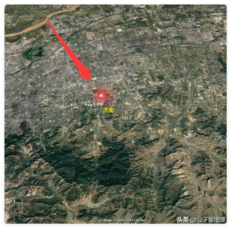 济南就是个超大号漏斗，泰山地下水全灌进盆地，不喷才怪
你有没有想过，为什么全中国