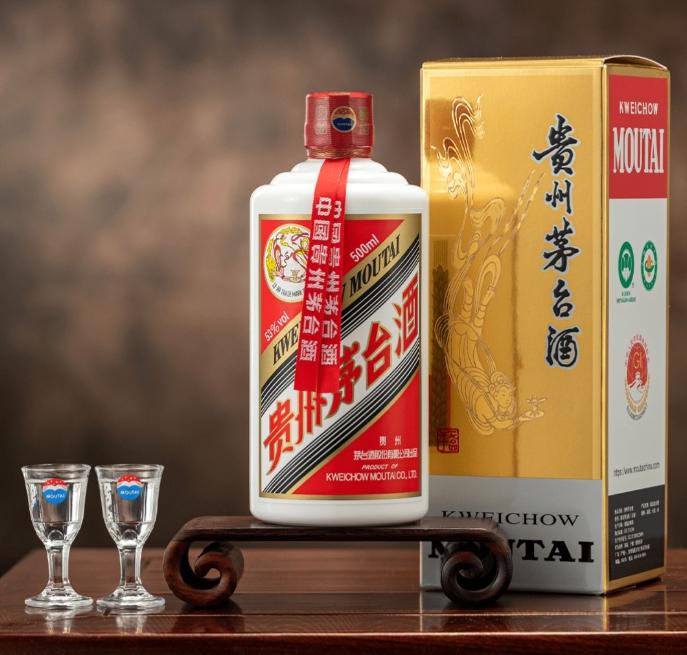 唏嘘啊，昨天和一个做了十几年酒商的朋友吃饭，他压低声音跟我说，茅台这回是真把桌子