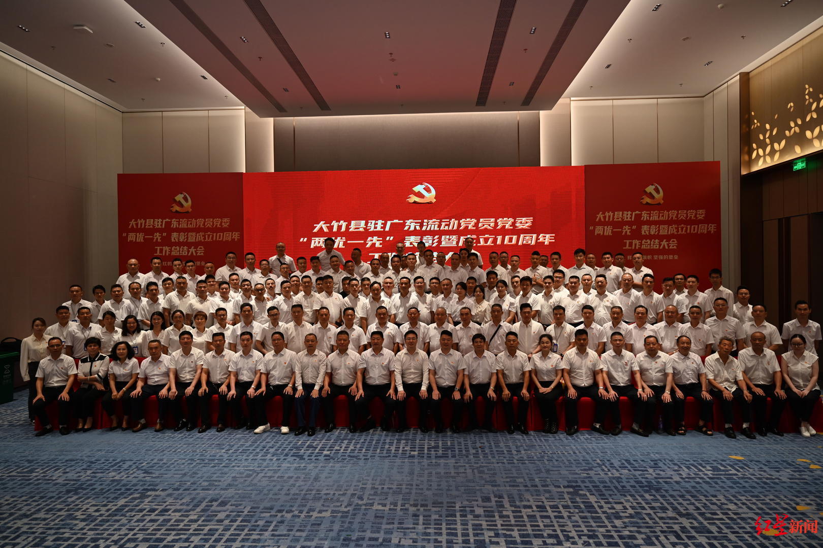 【#一个全国先进党组织的答卷# ：流动党委在老党员商铺揭牌，6万公里带370人归