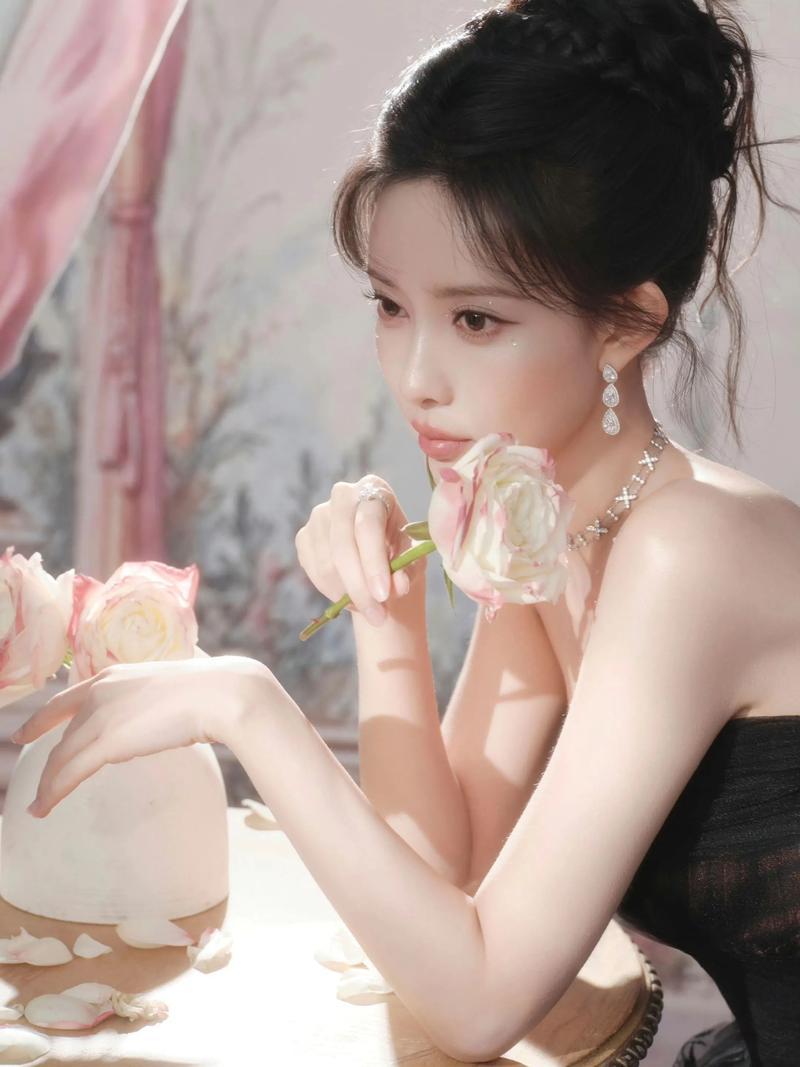 1. 孟子义早就开始整脸了，中间也一度出现过整毁的情况，好在那会儿她还不是很火，