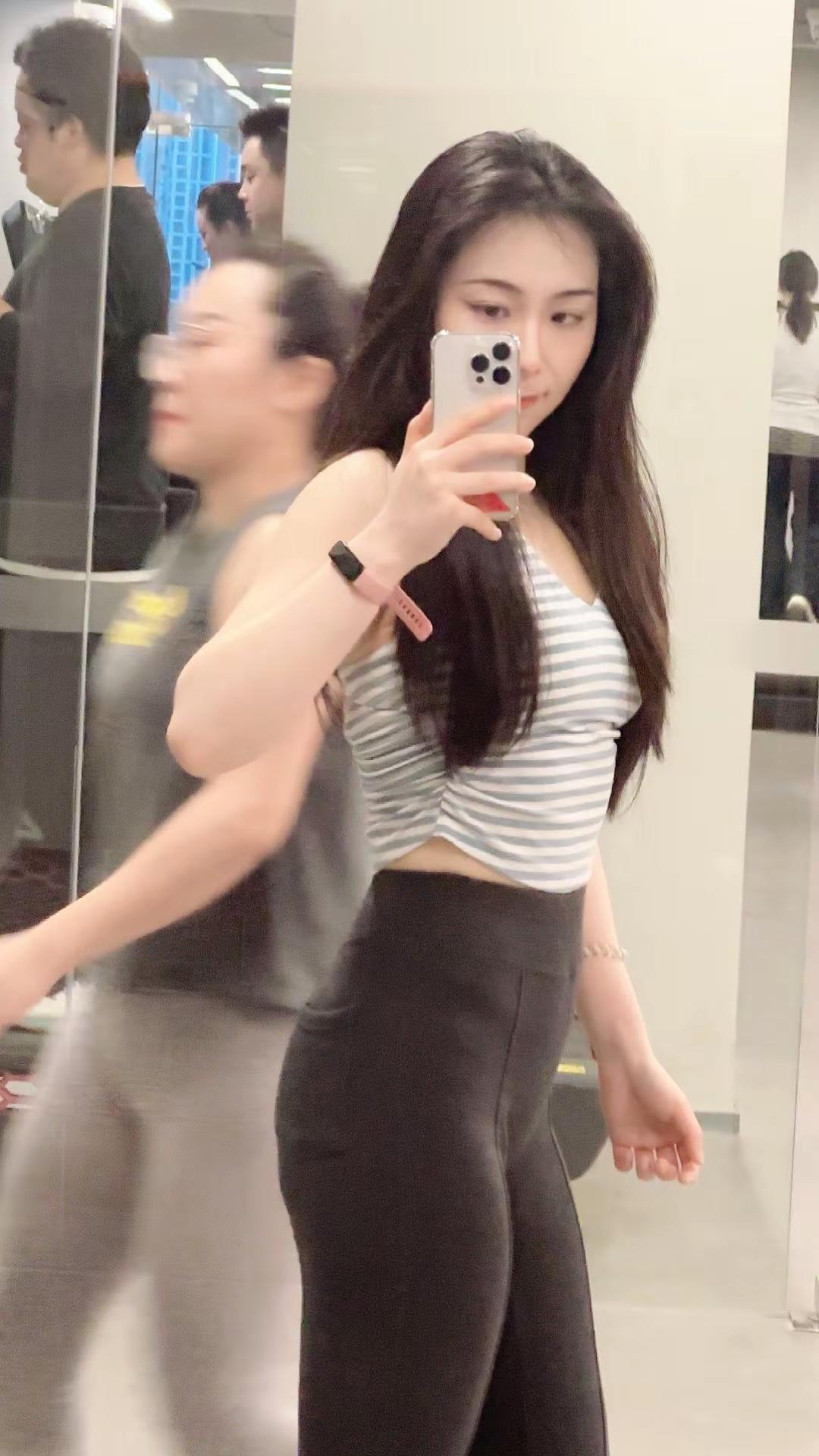 向外求求而不得 向内求生生不息运动女孩 健身