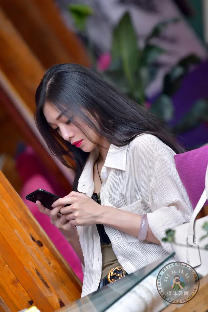 微信联系人分组
昨天晚上，一位美女趁老公洗澡，打开了他的手机微信。不看不知道，一