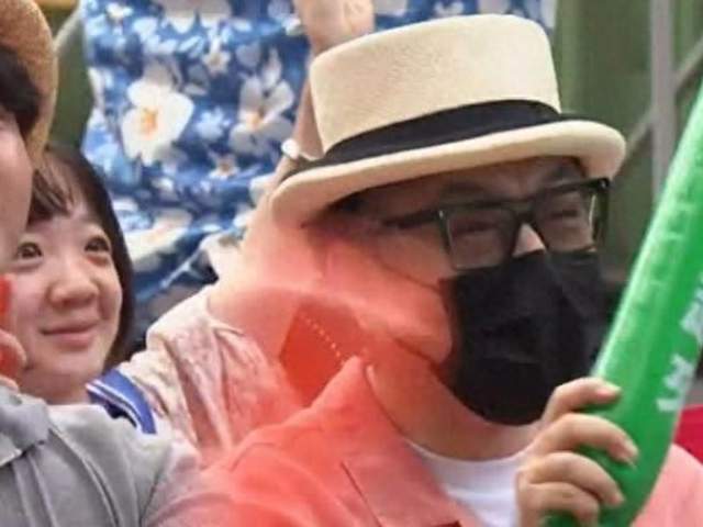 蔡康永戴着口罩给台独分子站台，高情商这回救不了他