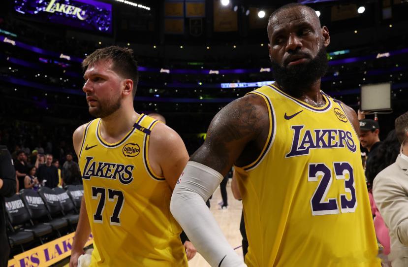 昨日NBA常规赛，雷霆主场背靠背121-92大胜湖人。名记Brian Windh