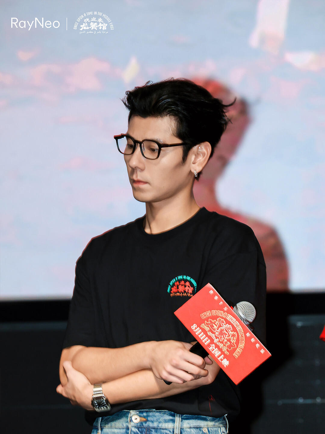 阿嬷导演邀约蒋奇明阿嬷导演教蒋奇明潮汕话 教潮汕话是幌子，相中人才是真。一句句指