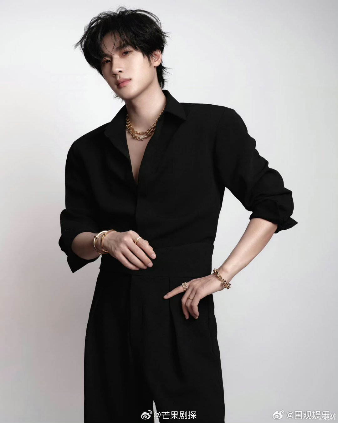 展轩环环相扣欣赏自由之美展轩大金手镯 哇塞，环环相扣啊 