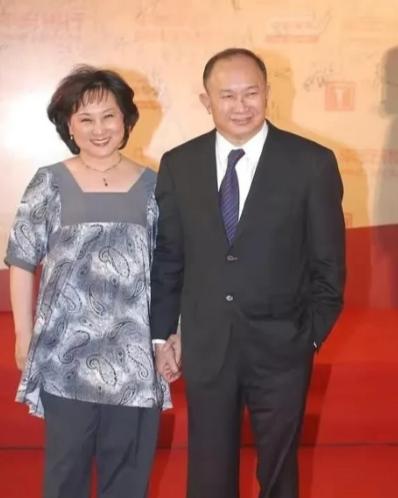 2012年，66岁的吴宇森被查出淋巴癌中期，为了赴美治疗，他卖掉北京房产筹钱。8