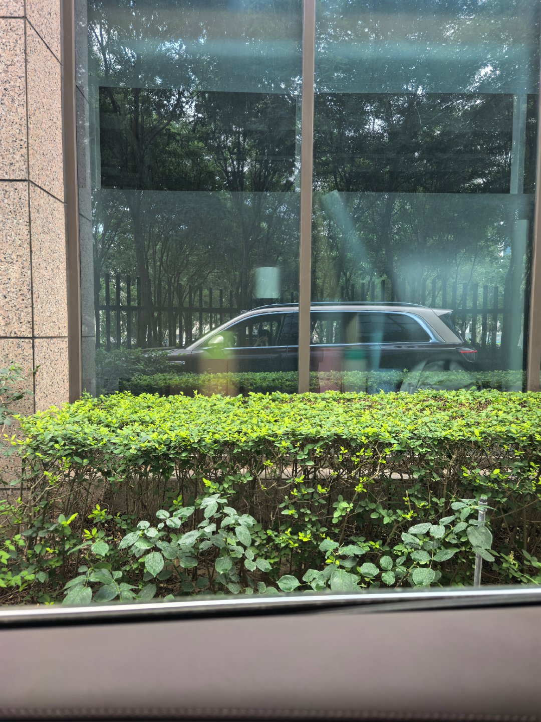 排队出停车场的时候被M9帅了一大跳！问界m9 ​​​