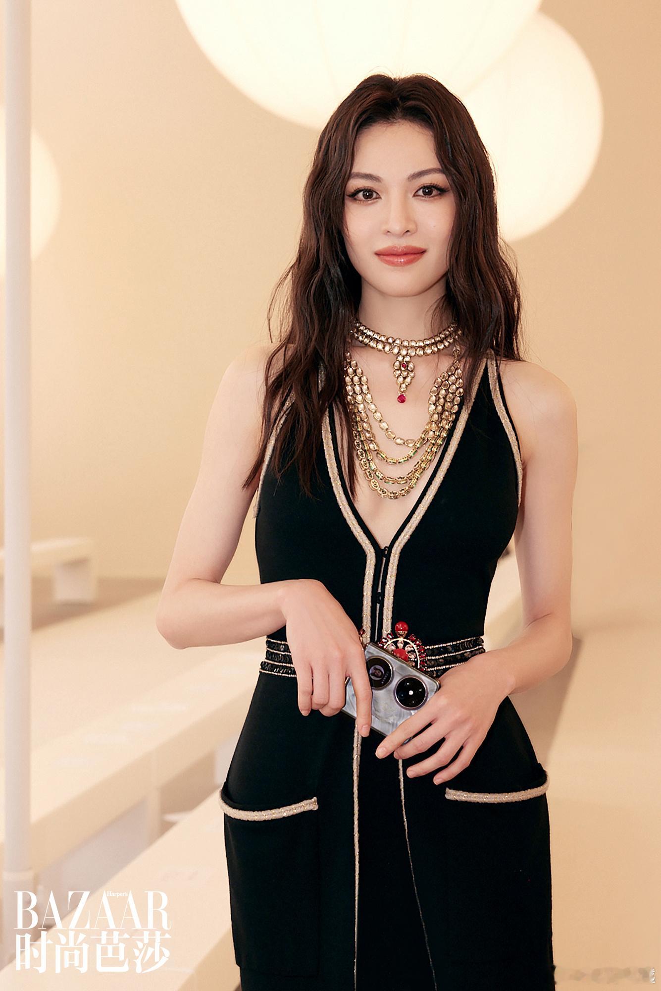 #钟楚曦的看秀搭子#再来一次，拍的太好看啦！不过不得不说，和我同款手机是真的不错
