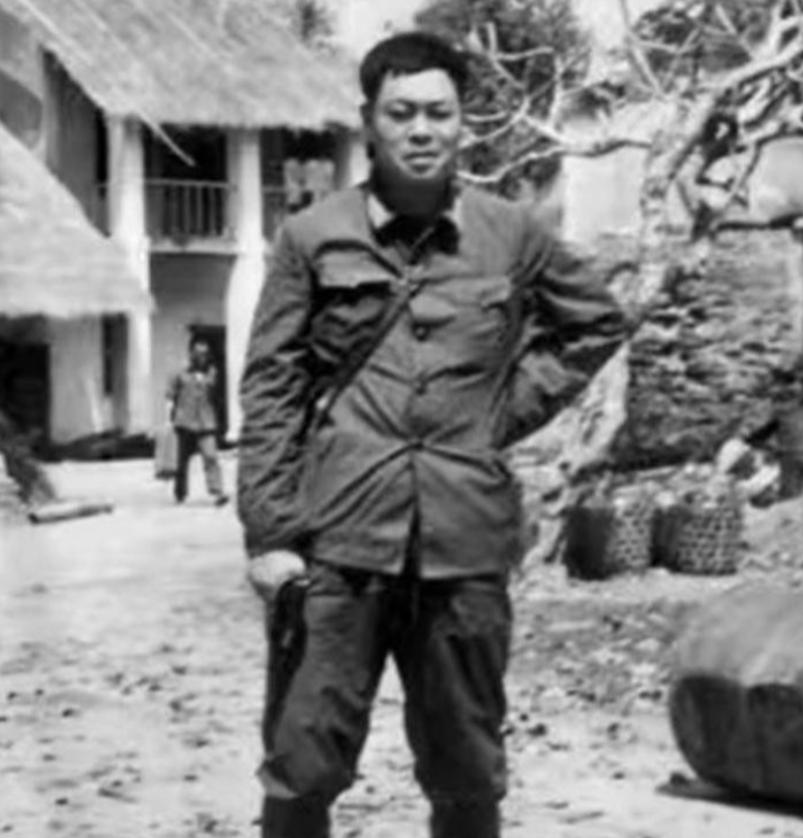 1988年老山前线功臣师长李德金，开会时被副手当场控制，军区称私藏三支枪，翻遍全