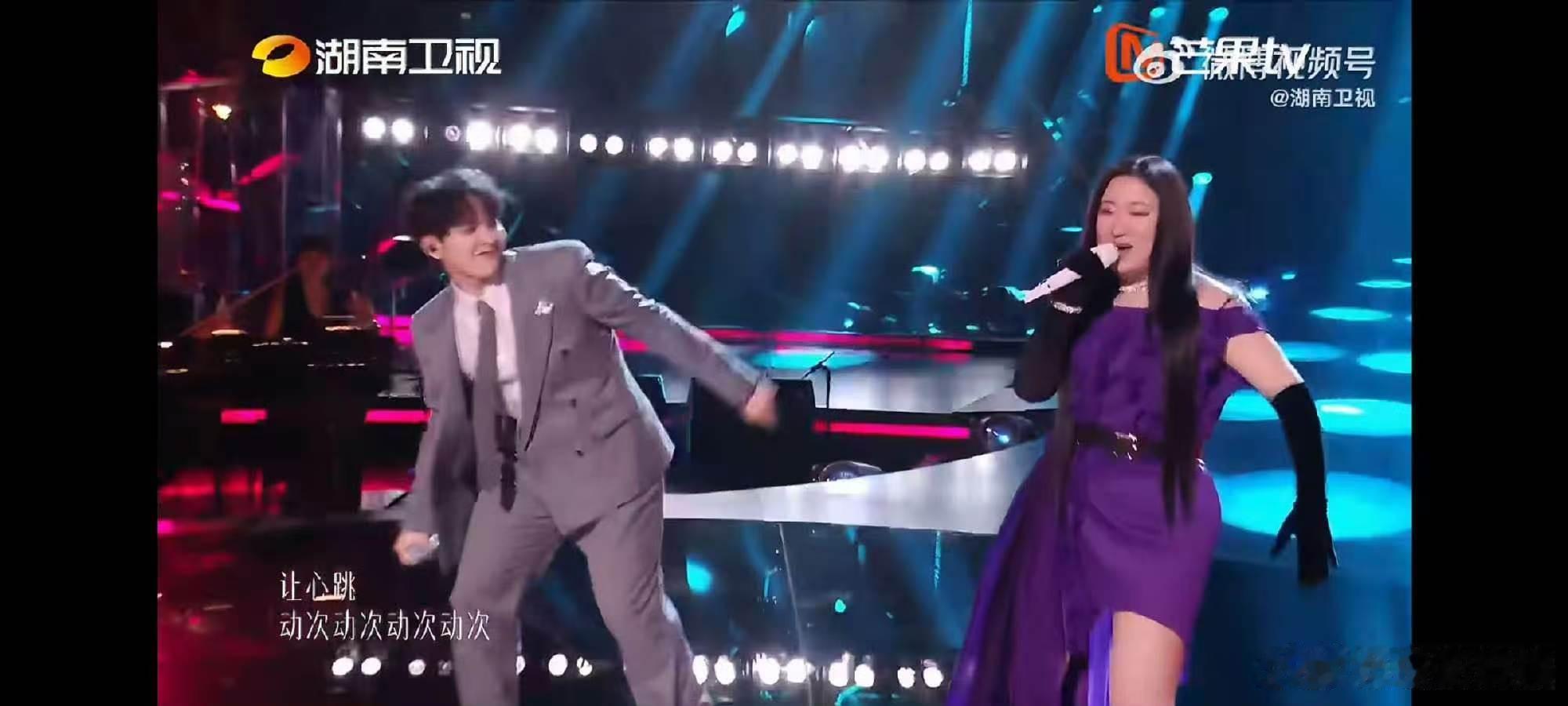 尤长靖锤娜丽莎演我和朋友上综艺歌手2026歌声欢快，互动有爱，多年情谊让两人配合