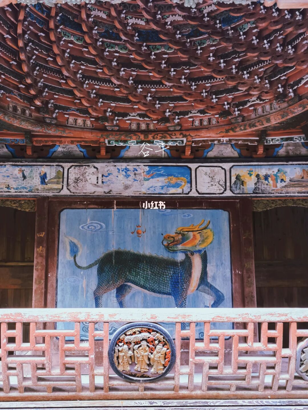 太震撼！不起眼的小庙竟藏着一座国保古戏台