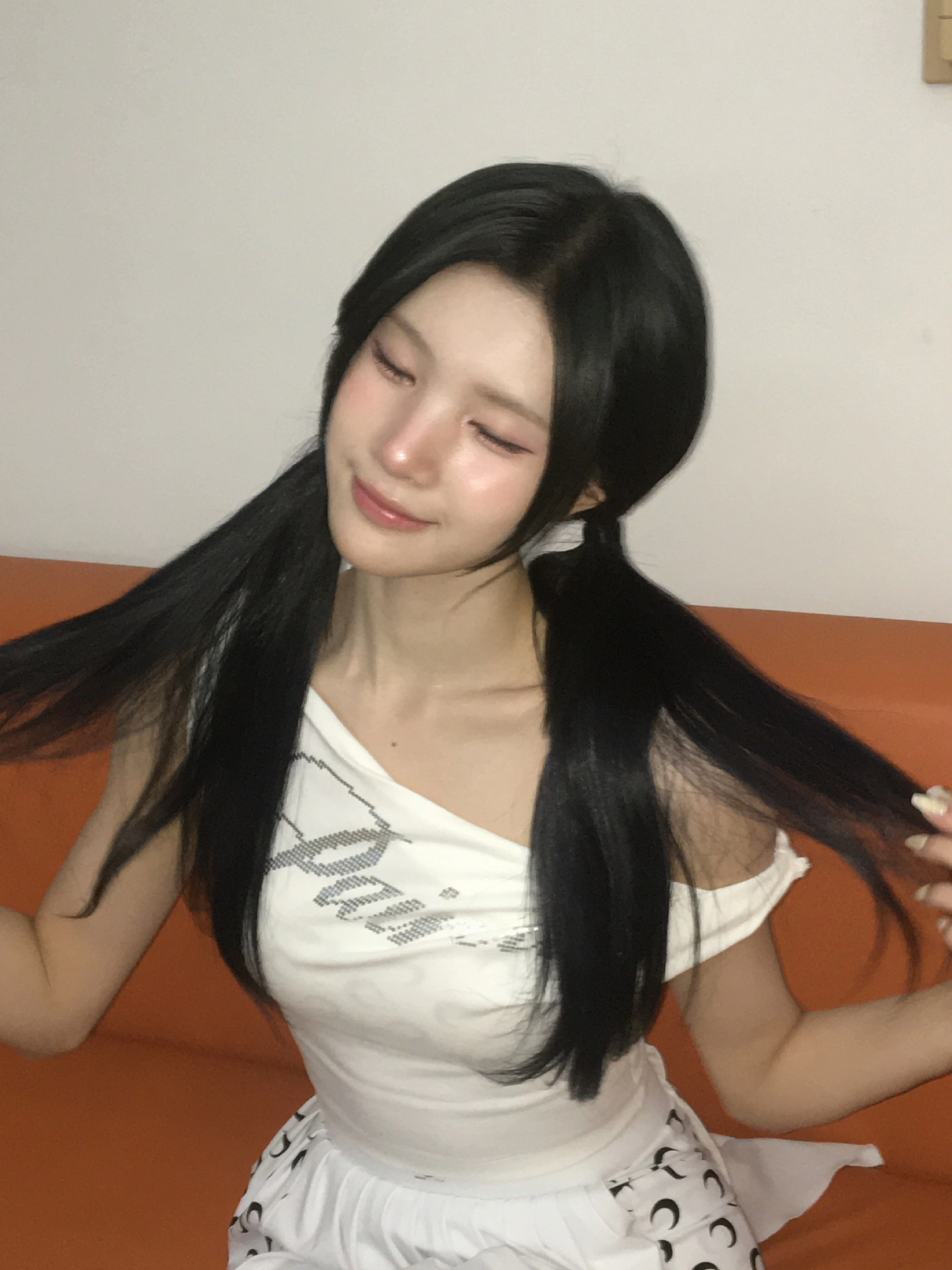 她怎么老是这样闭着眼睛然后笑嘻嘻的呀🫳🏻 