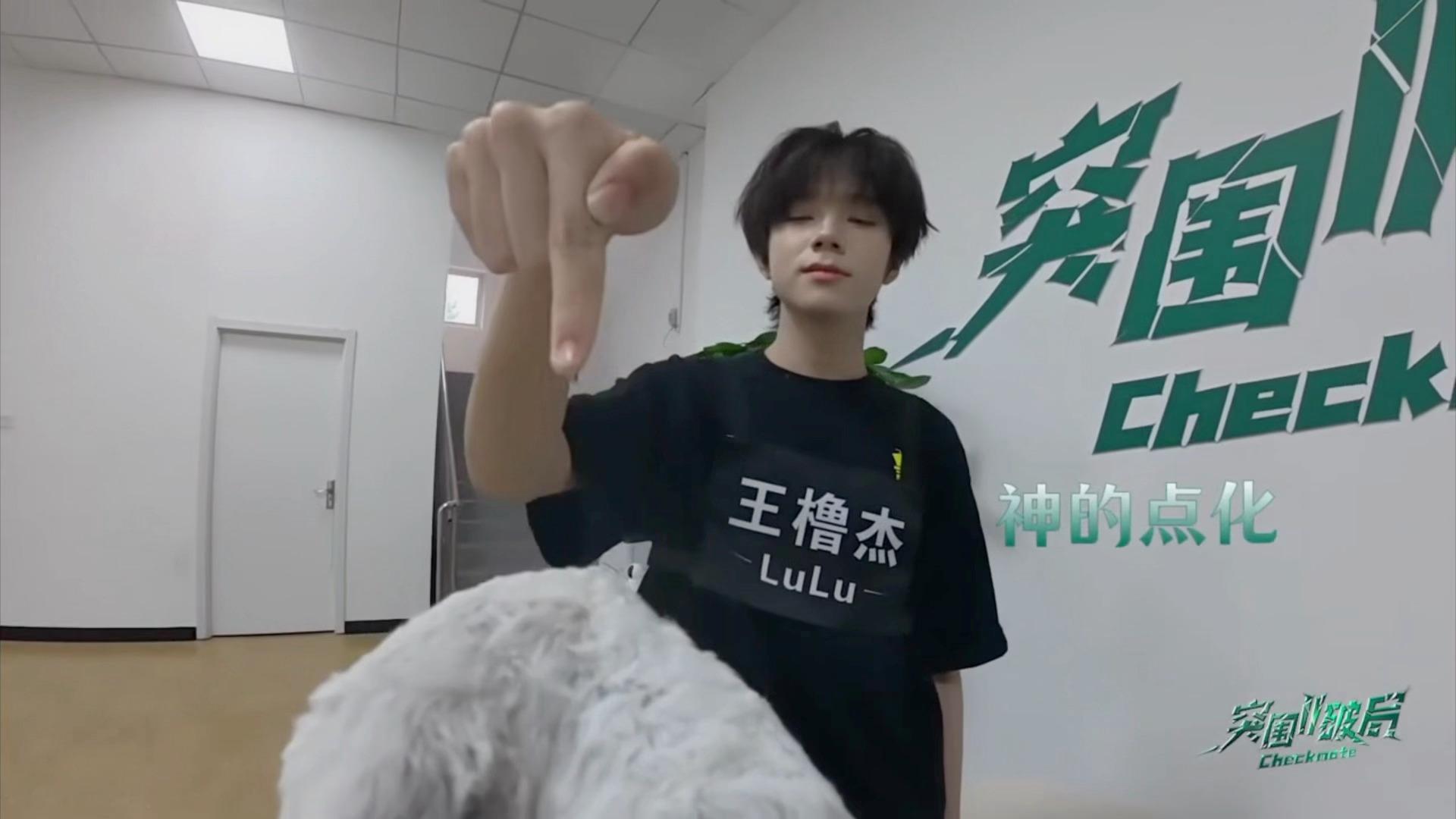 这狗不够“狗狗”是吗😏 