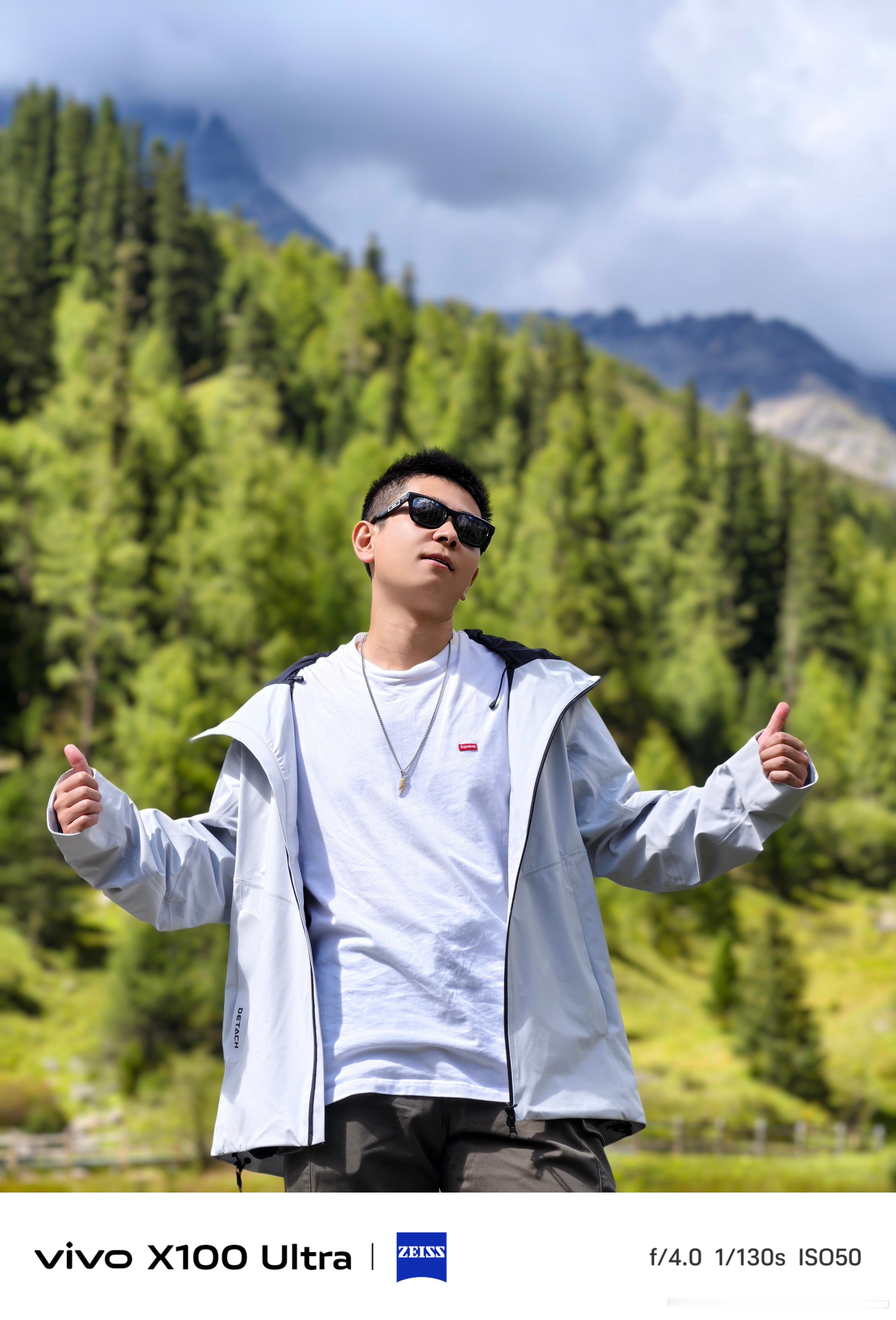 四姑娘和我[笑而不语]！请叫我：川西部羊仔🤠其实这些照片都是用手机拍的，现在手