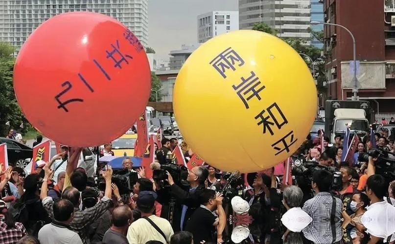 国民党最近在两岸关系上交了份新答卷，看似顺耳，实则夹带私货。他们终于把真实底牌亮