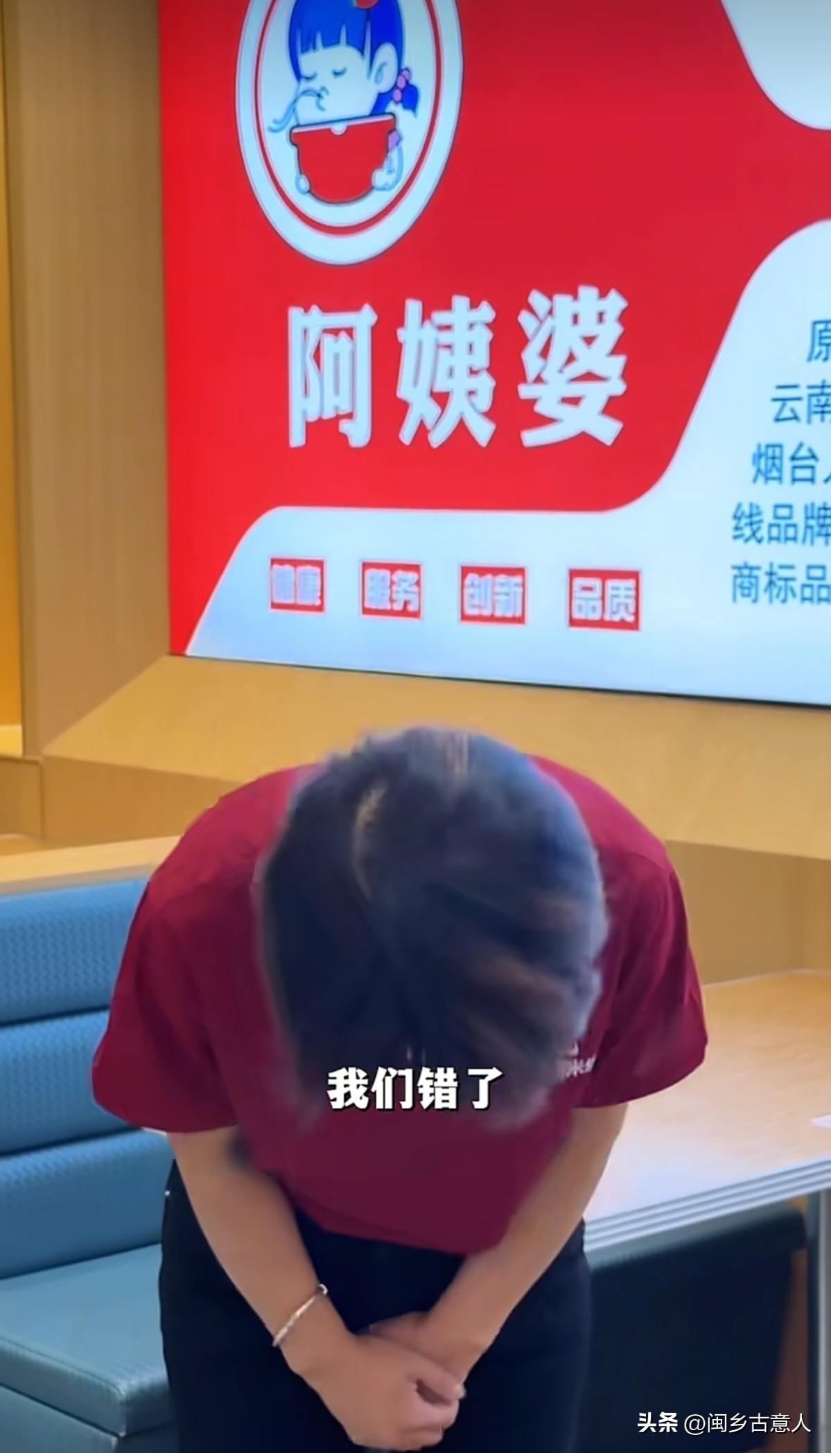 宁愿关店不干也要让狗上桌吃饭的老板，最终还是道歉了，有网友支持店家给五星好评！